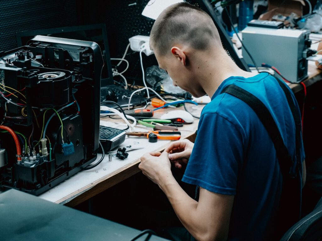 Technician repairing electronics, the visit that vending machine downtime alerts help plan